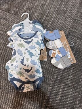 NWT 6-9 Month shirts with buttons And Socks Dinosaur Blue Green Boy